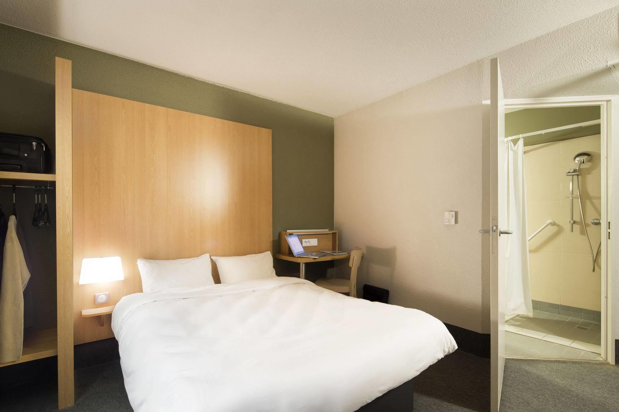 B&B HOTEL Lyon Eurexpo Chassieu Buitenkant foto
