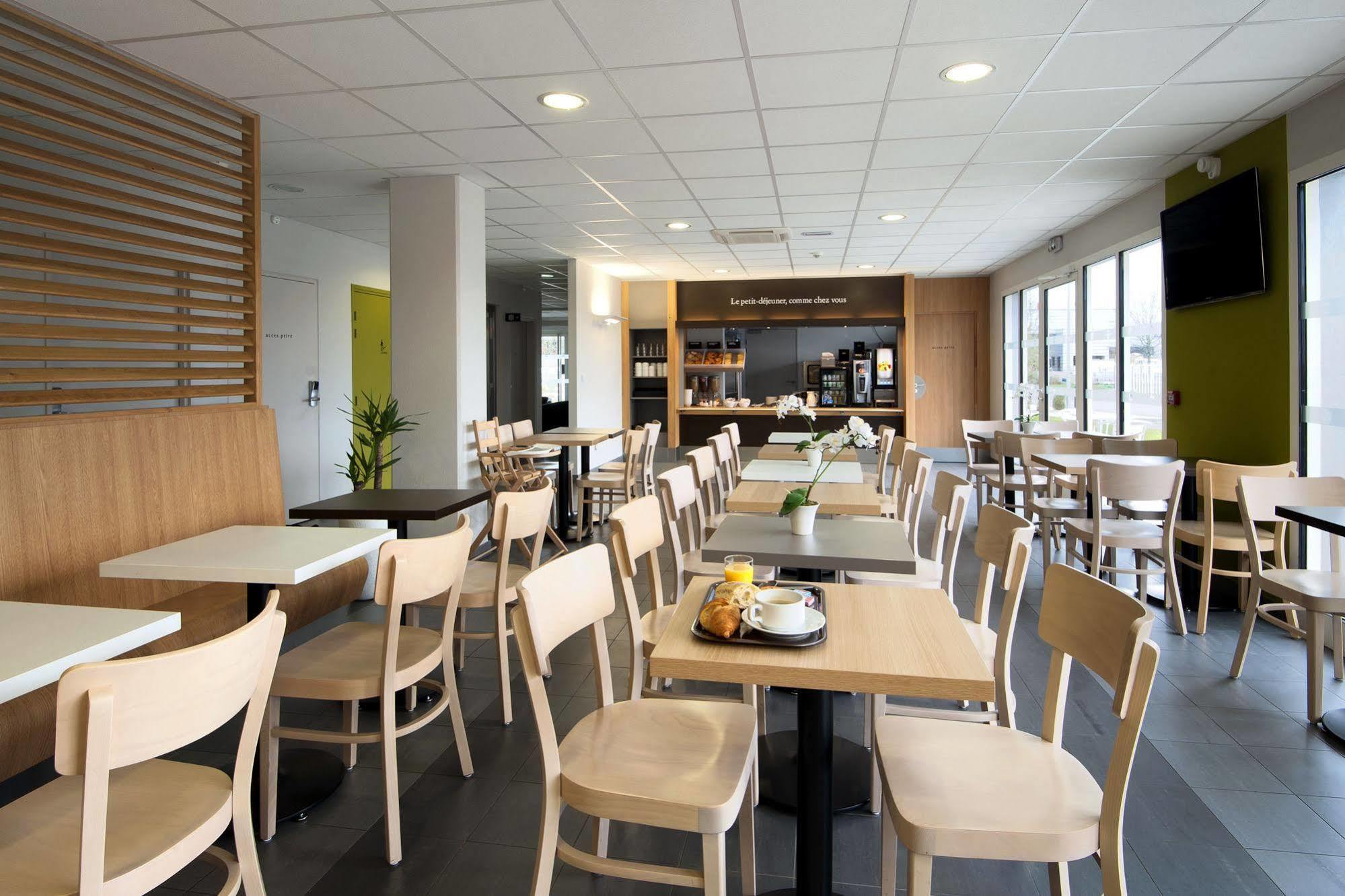 B&B HOTEL Lyon Eurexpo Chassieu Buitenkant foto